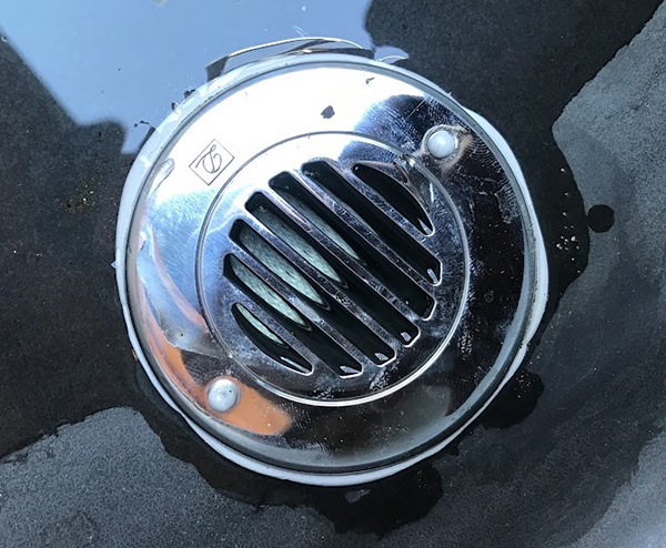 充填接着された循環用金具